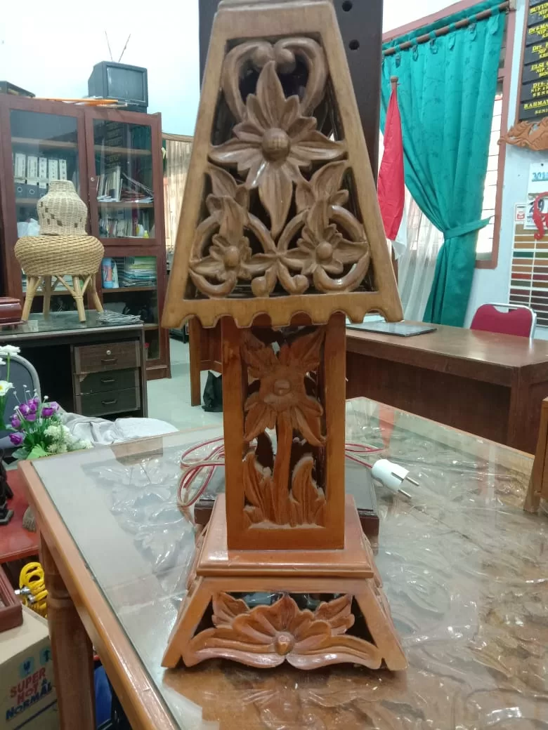 Kap Lampu Ukir
